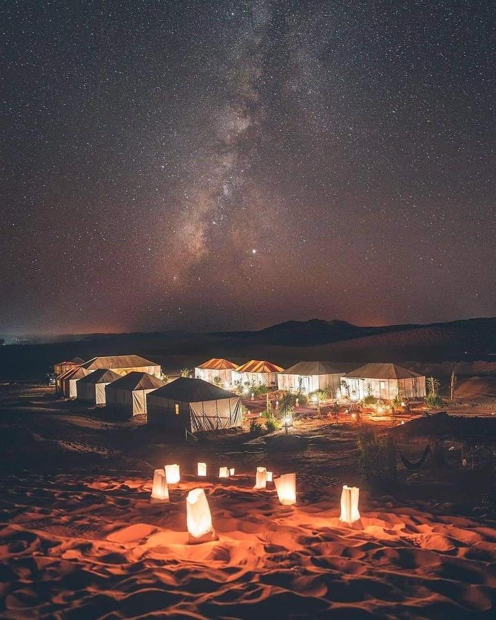 Sahara Majestic Luxury Camp Hotel Merzuga Kültér fotó The camp at night