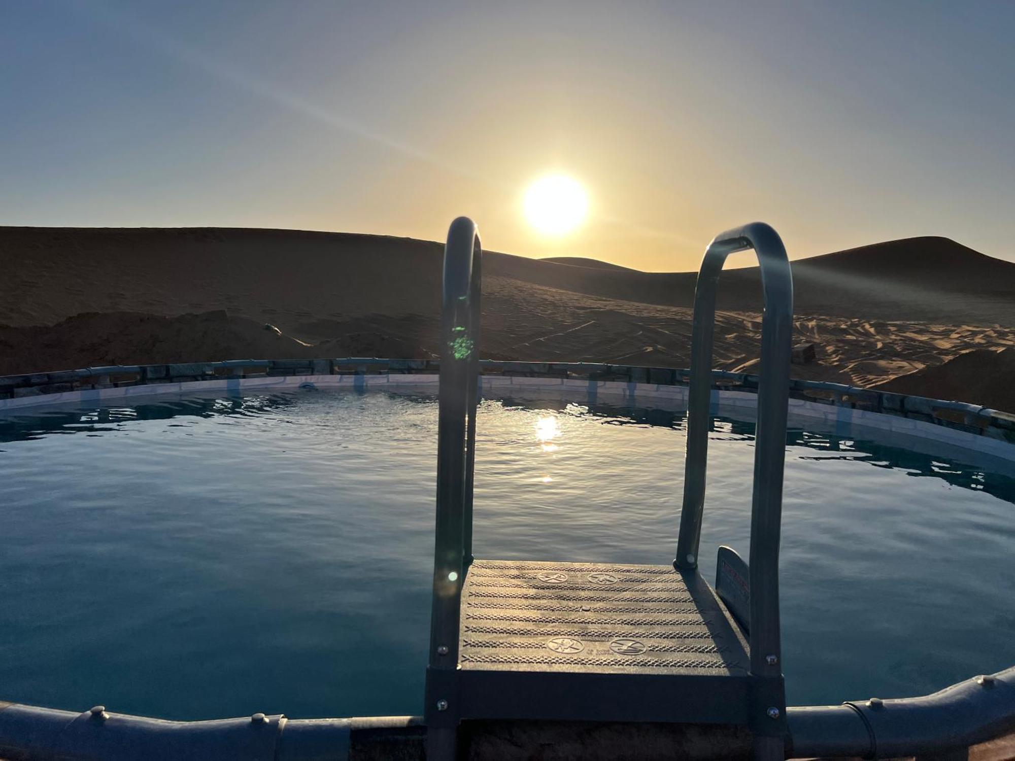 Sahara Majestic Luxury Camp Hotel Merzuga Kültér fotó Sunset at the Blue Lagoon
