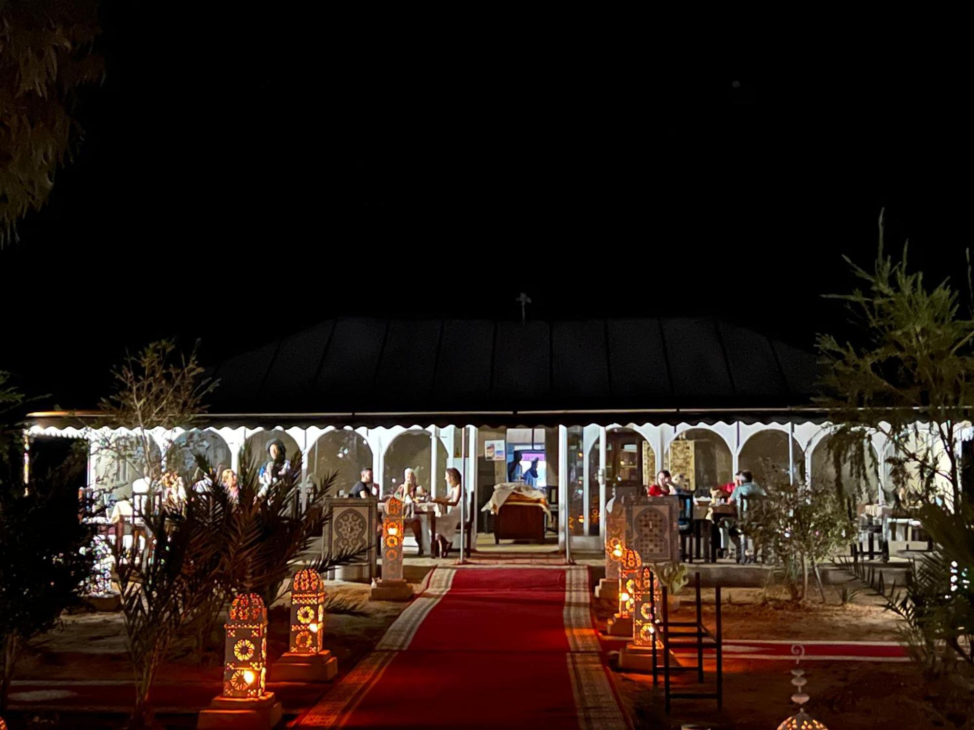Sahara Majestic Luxury Camp Hotel Merzuga Kültér fotó The main tent at the camp