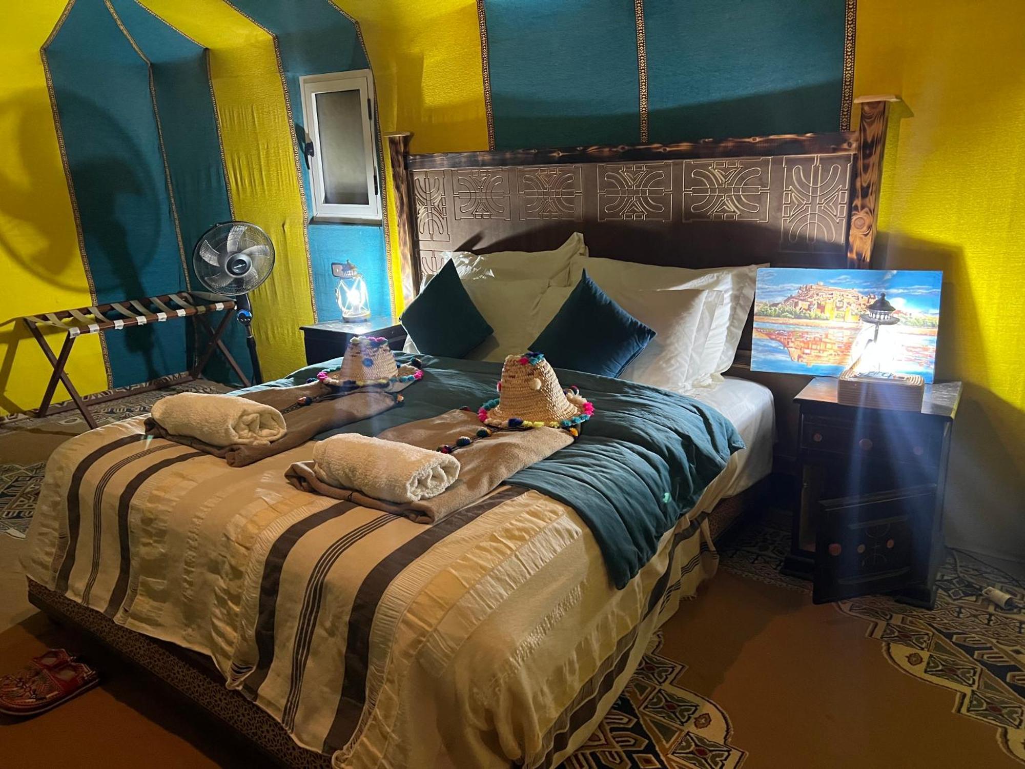 Sahara Majestic Luxury Camp Hotel Merzuga Kültér fotó A bedroom in a luxury tent