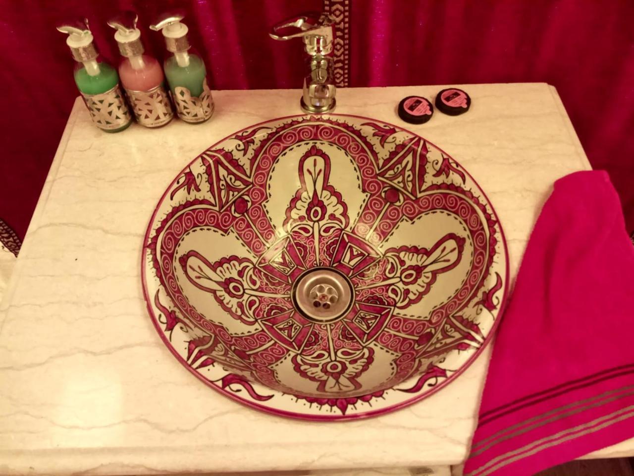 Sahara Majestic Luxury Camp Hotel Merzuga Kültér fotó A Moroccan sink