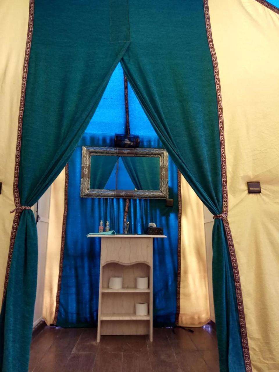 Sahara Majestic Luxury Camp Hotel Merzuga Kültér fotó A bathroom in a tent
