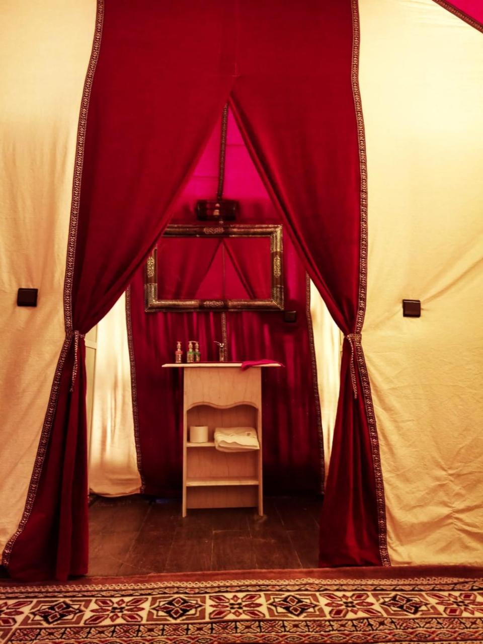 Sahara Majestic Luxury Camp Hotel Merzuga Kültér fotó A sukkah