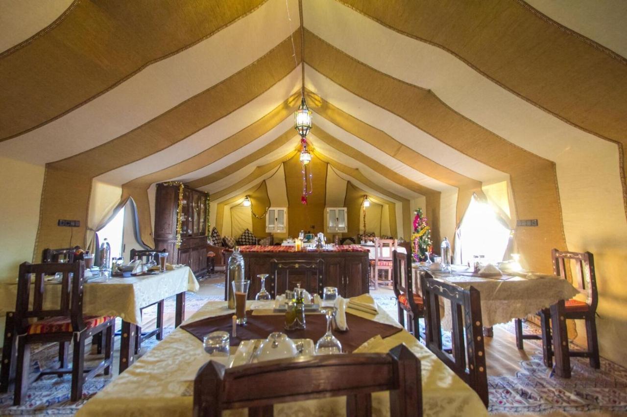 Sahara Majestic Luxury Camp Hotel Merzuga Kültér fotó The dining room at the Al Maha Desert Resort