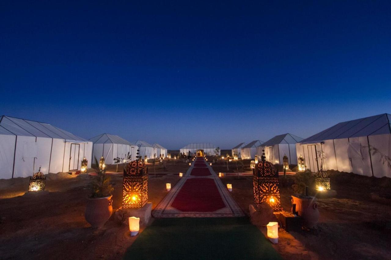 Sahara Majestic Luxury Camp Hotel Merzuga Kültér fotó The camp at night