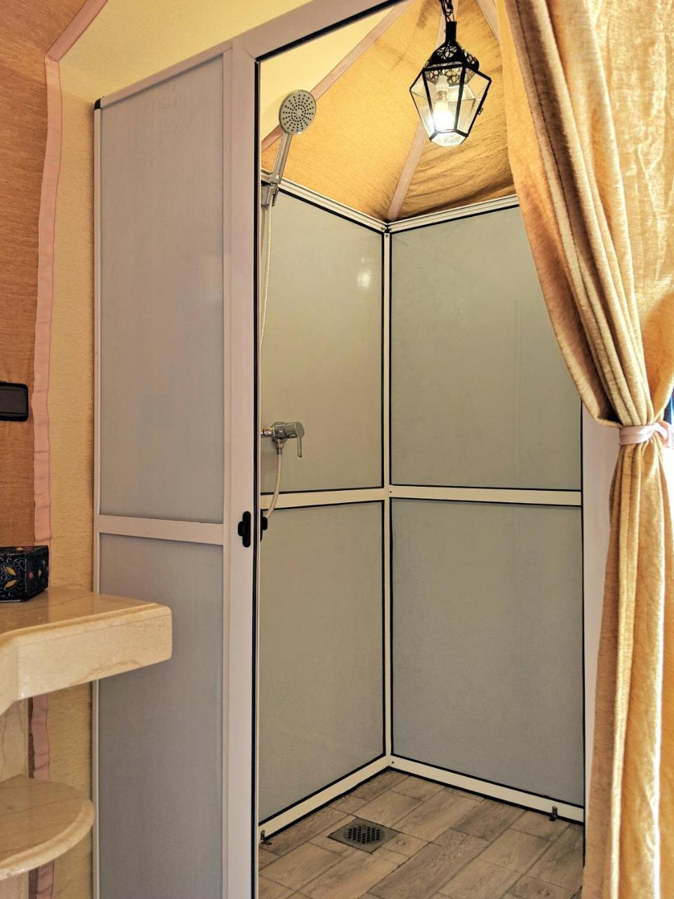 Sahara Majestic Luxury Camp Hotel Merzuga Kültér fotó Shower cubicle