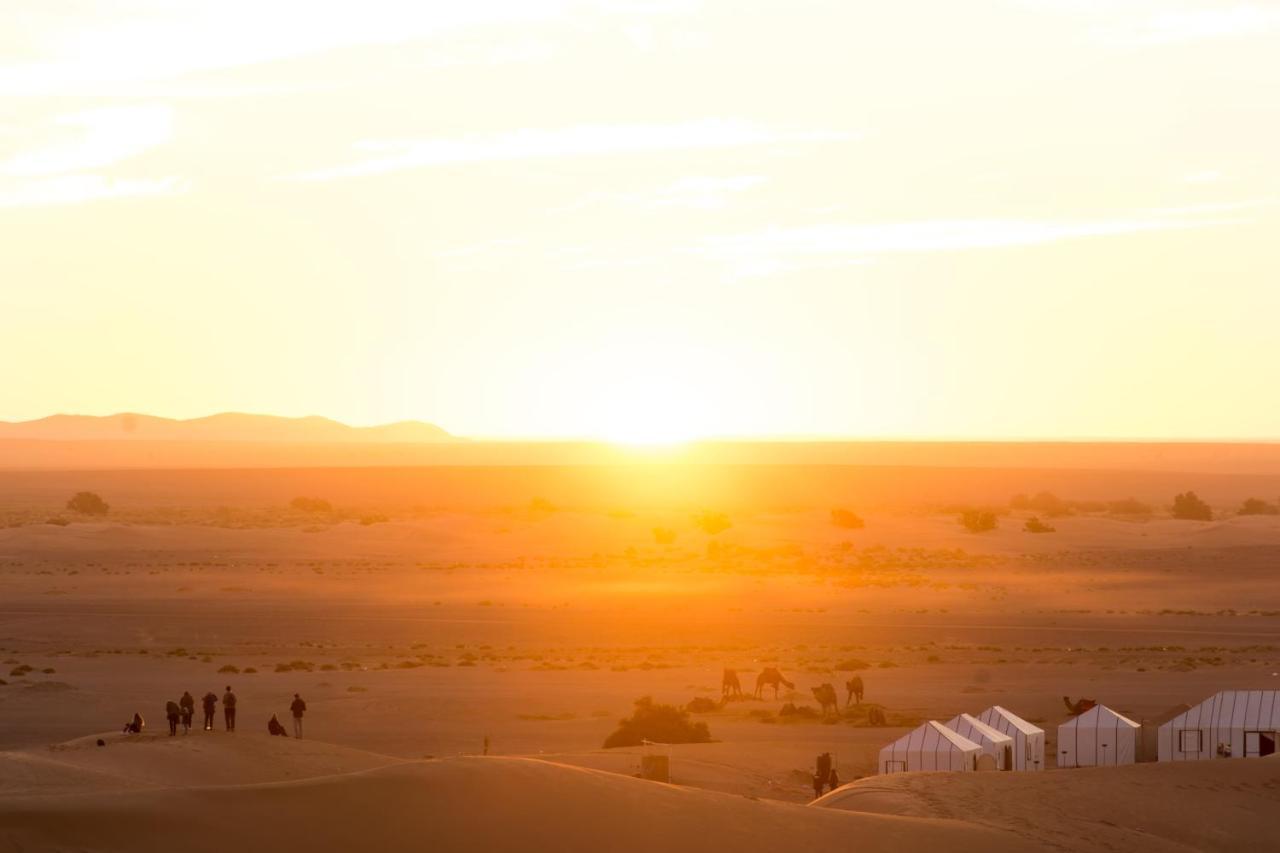 Sahara Majestic Luxury Camp Hotel Merzuga Kültér fotó Sunset over the Sahara Desert
