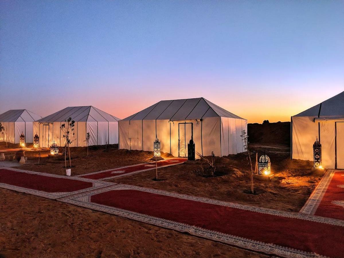 Sahara Majestic Luxury Camp Hotel Merzuga Kültér fotó Desert camp in the Sahara